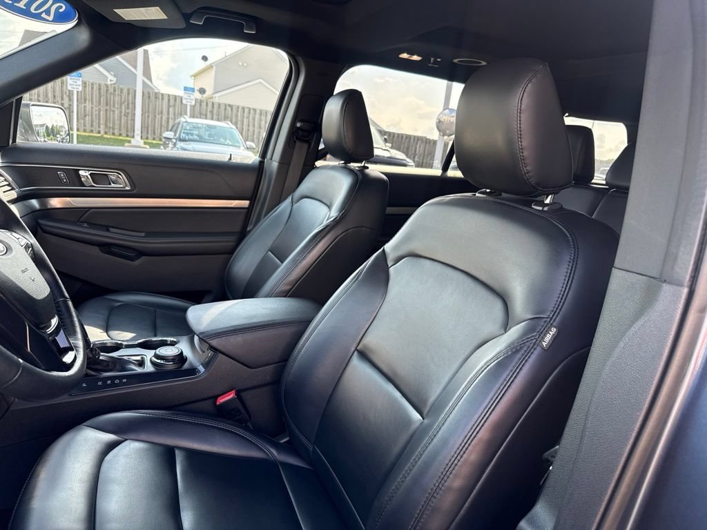 Used 2019 Ford Explorer XLT w/ Equipment Group 202A AWD/4WD image 4