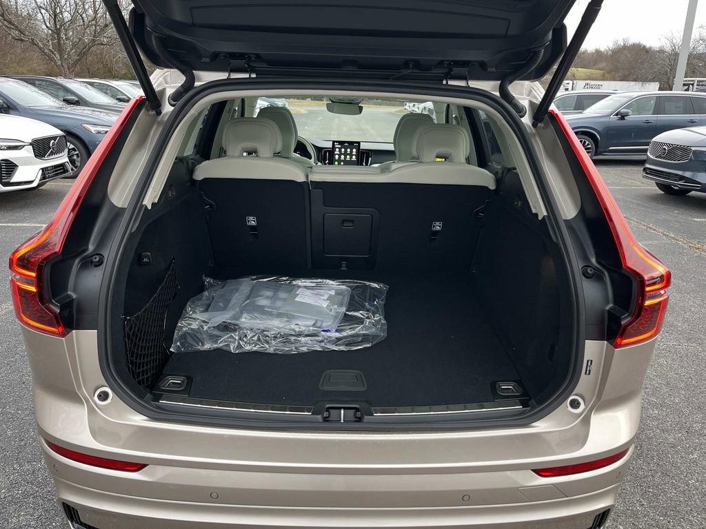 New 2026 Volvo XC60 B5 Ultra w/ Climate Package image 12