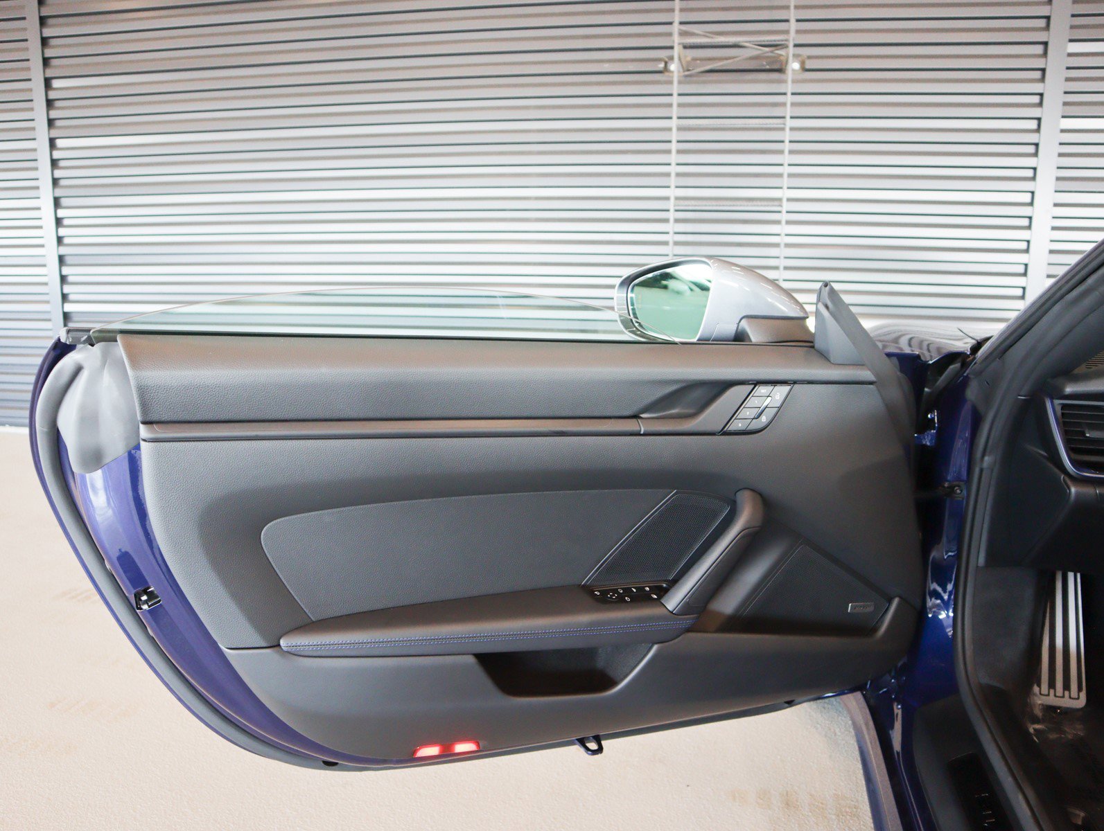 Used 2025 Porsche 911 Carrera T image 31