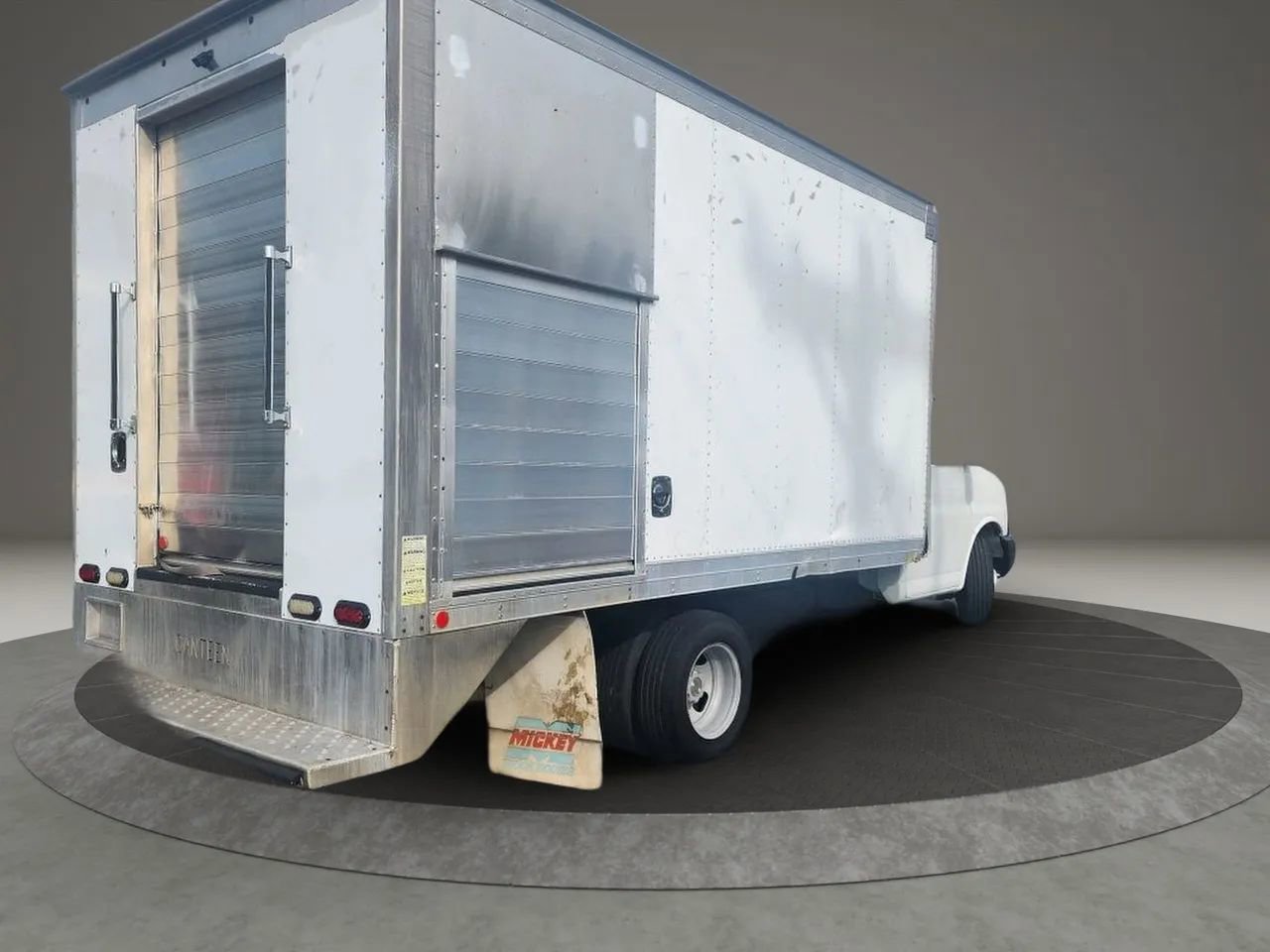 Used 2016 Chevrolet Express 4500 image 4