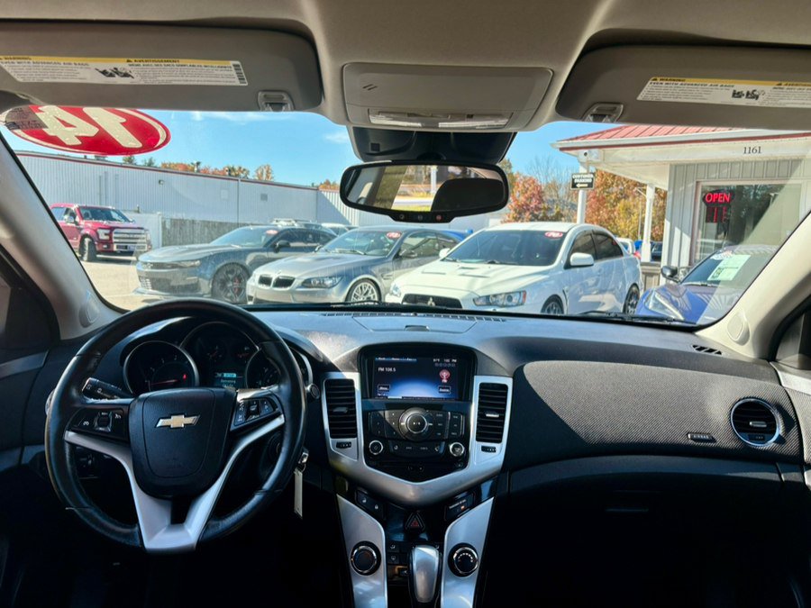 Used 2014 Chevrolet Cruze LT w/ Technology Package FWD image 12