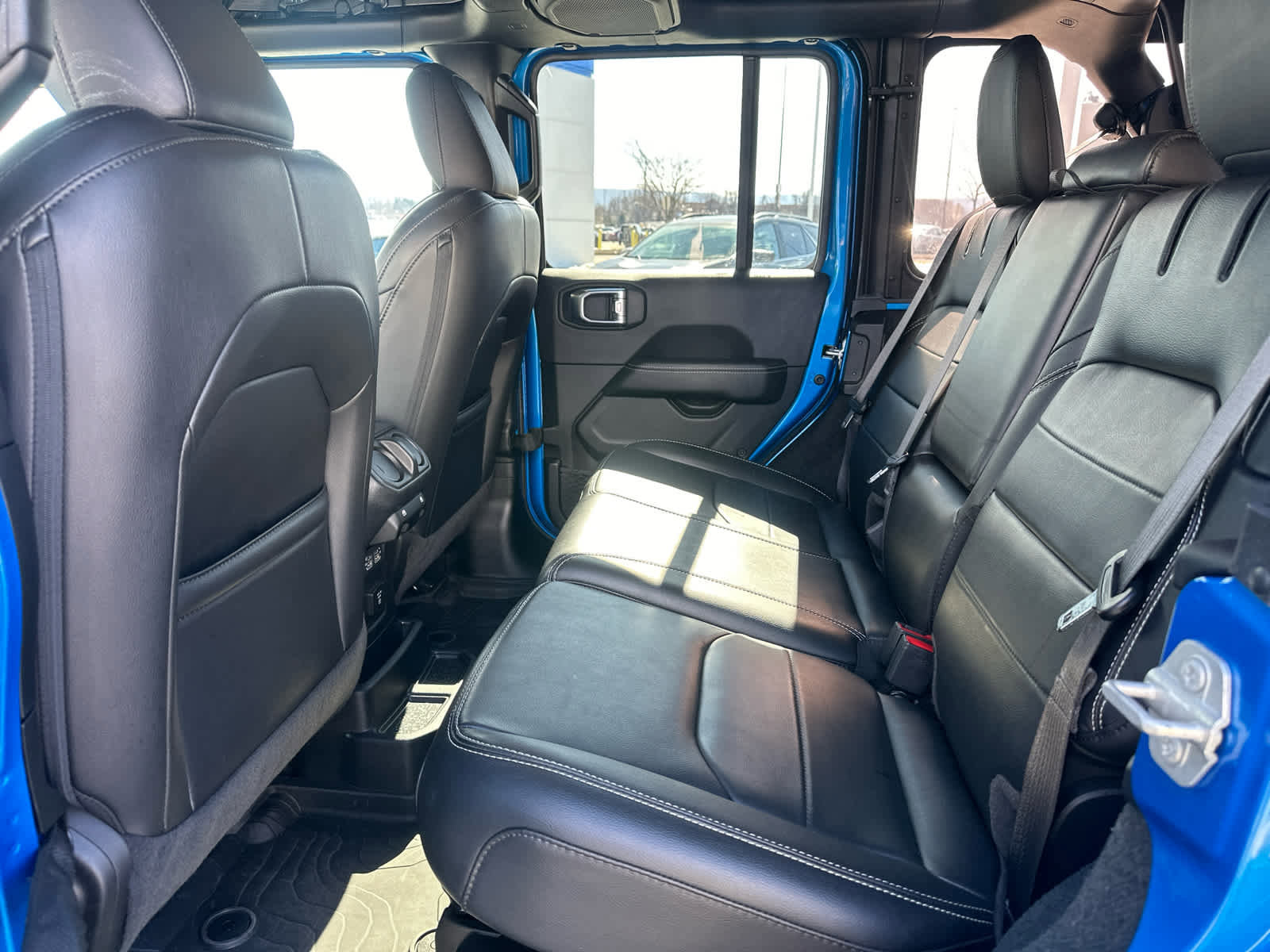 Used 2023 Jeep Wrangler Sahara w/ Cold Weather Group image 18