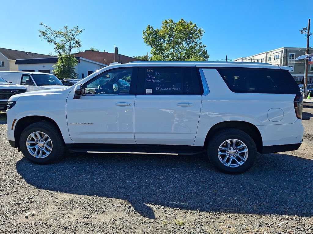 Used 2026 Chevrolet Suburban LT w/ Comfort Package AWD/4WD image 6