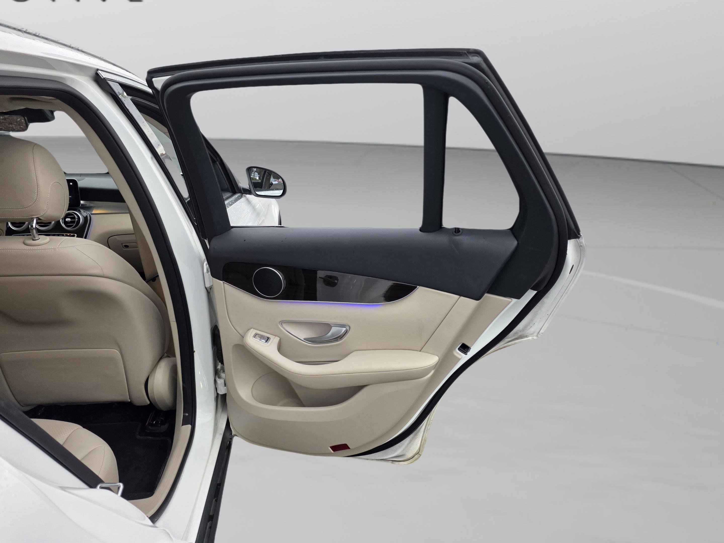 Used 2022 Mercedes-Benz GLC 300 image 25