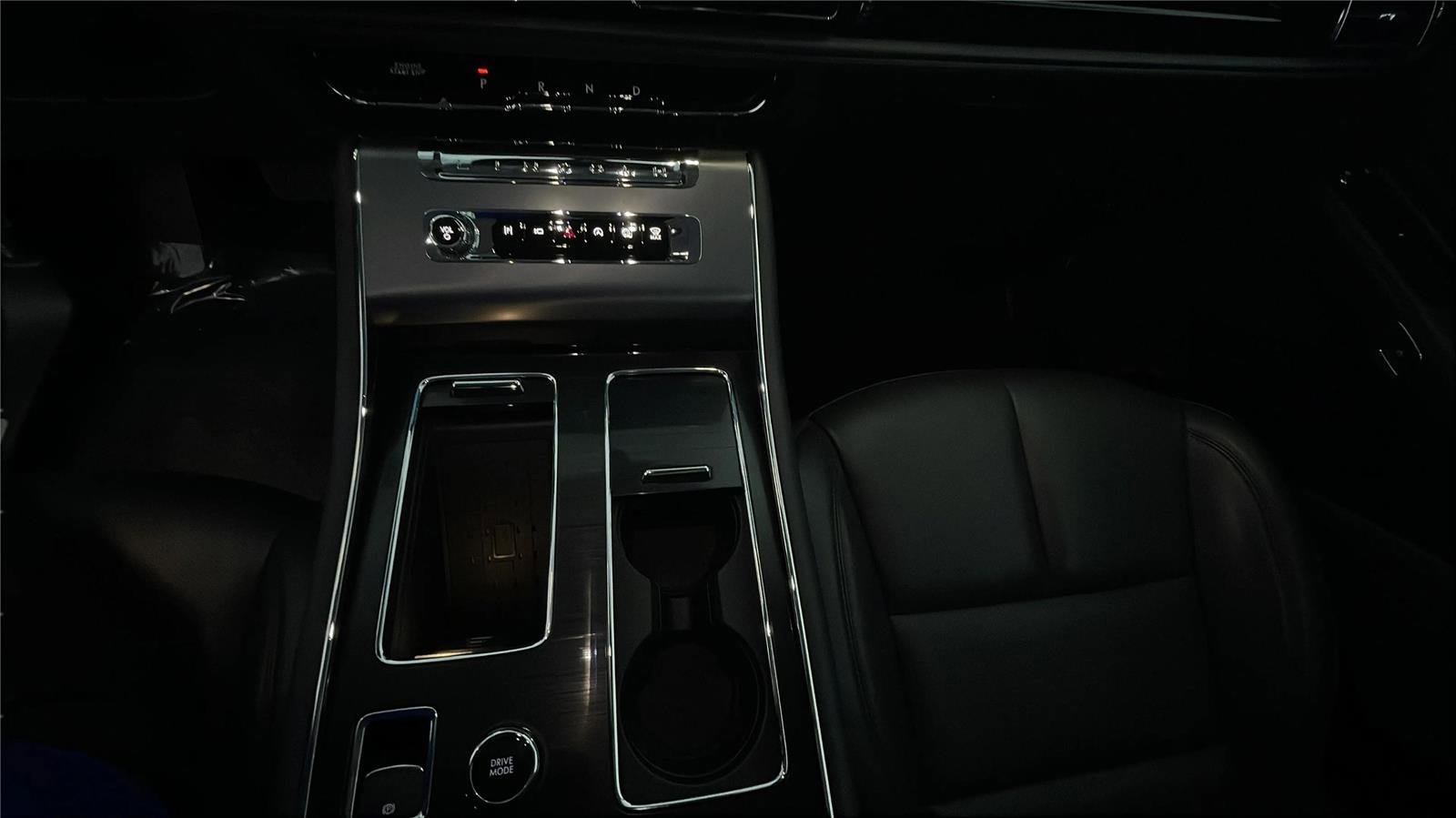 Used 2025 Lincoln Aviator AWD image 18