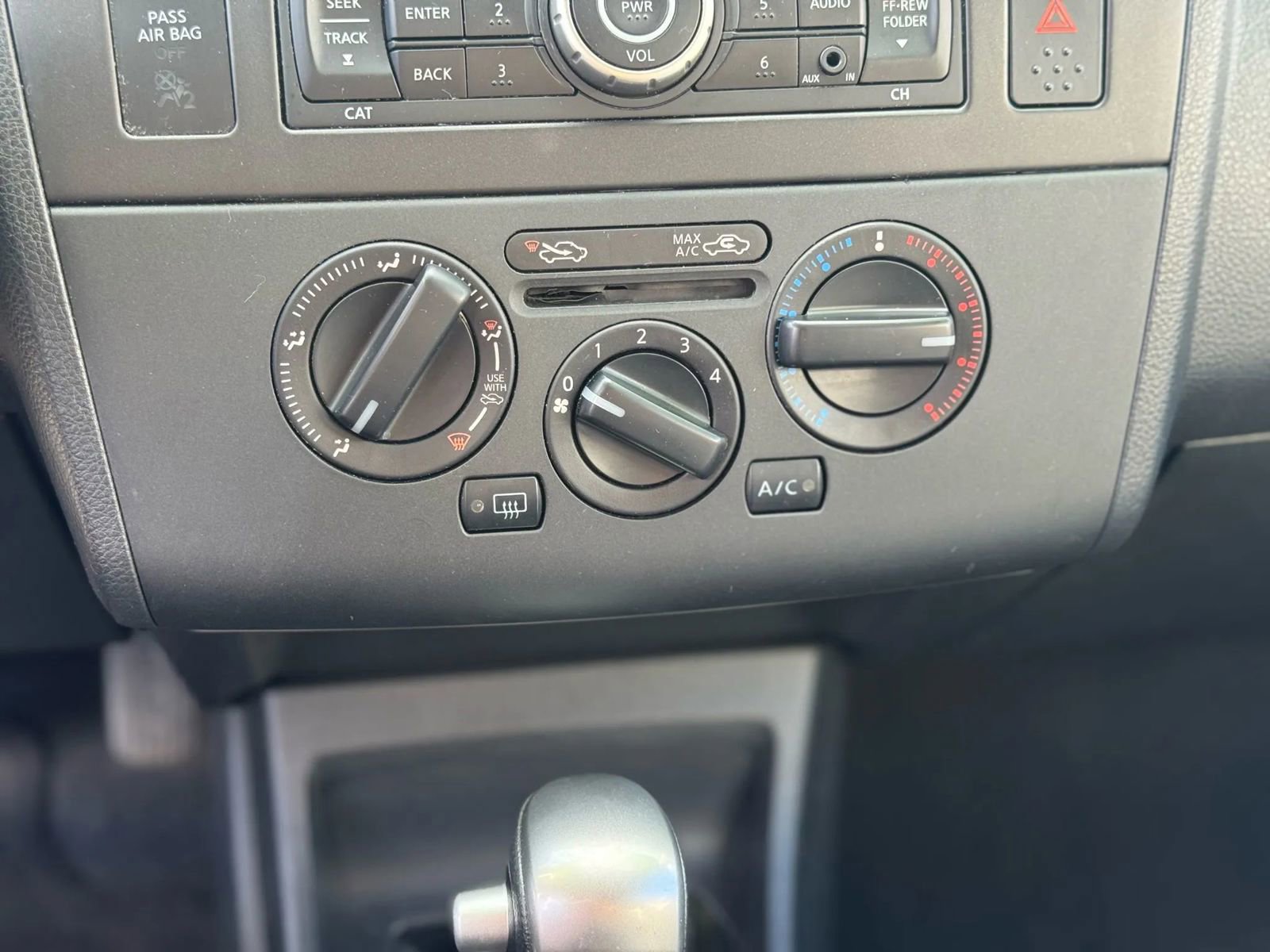 Used 2011 Nissan Versa SL w/ Premium Pkg FWD image 19