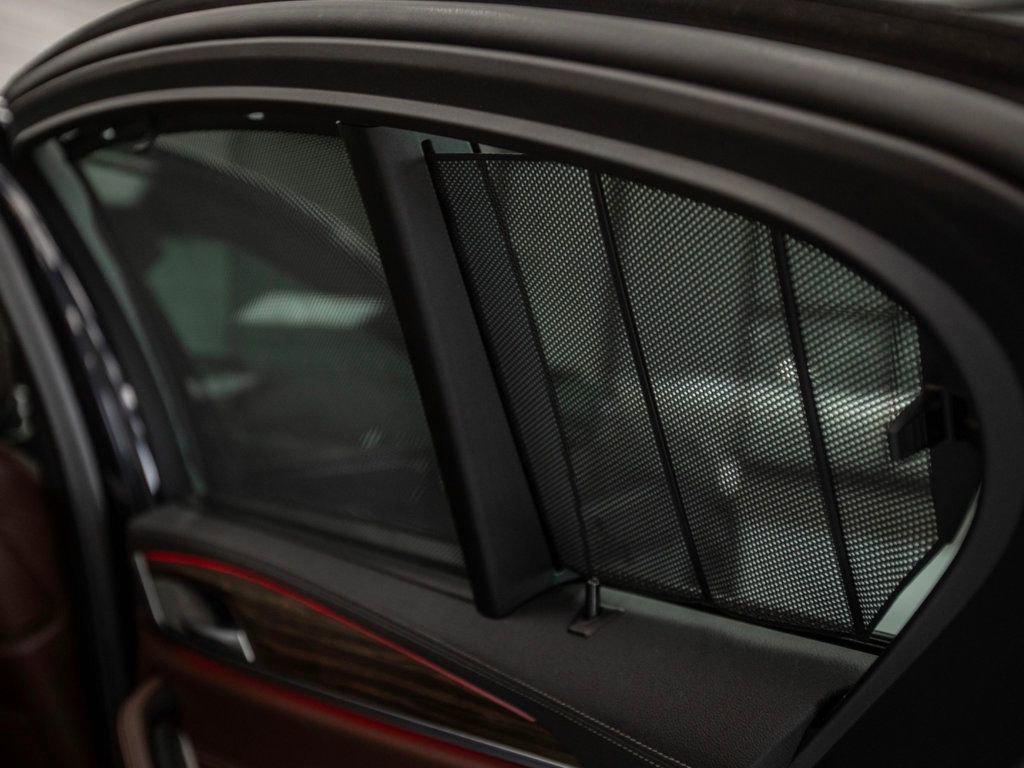 Used 2022 BMW M550i xDrive w/ Dynamic Handling Package image 34