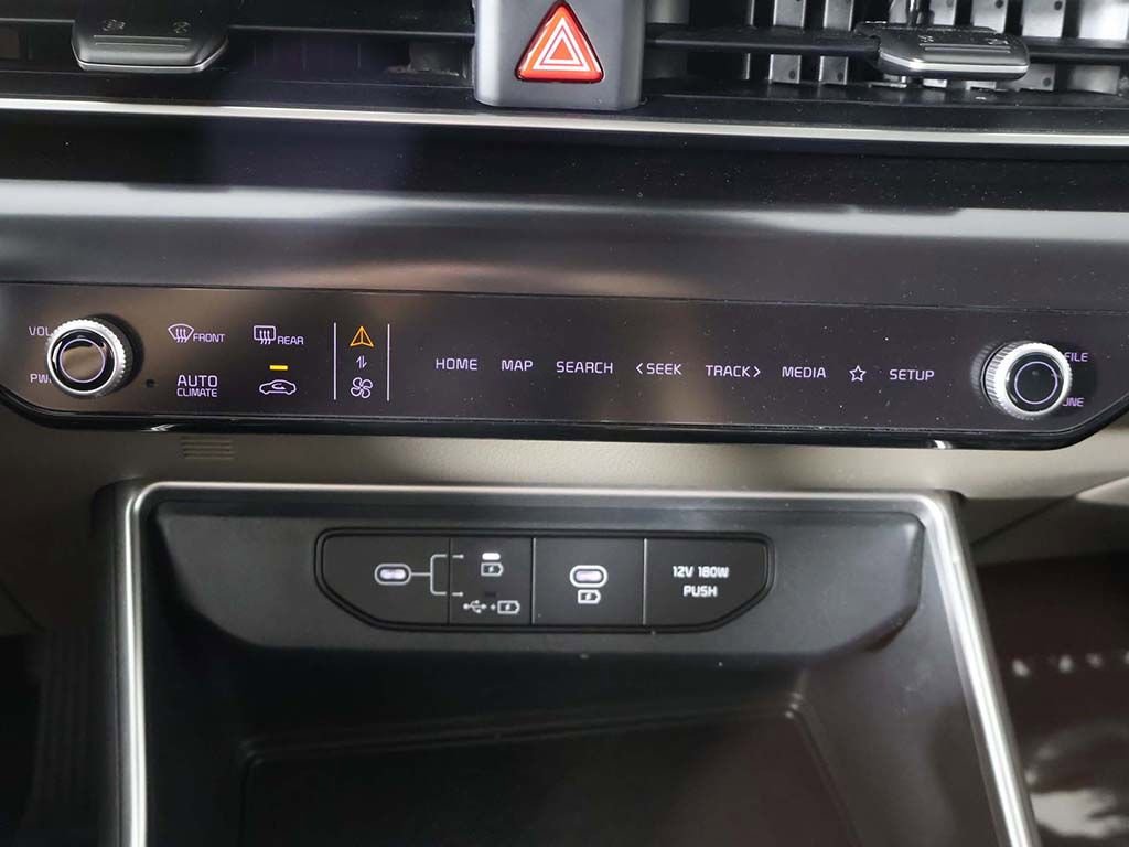 Used 2025 Kia Carnival FWD image 46