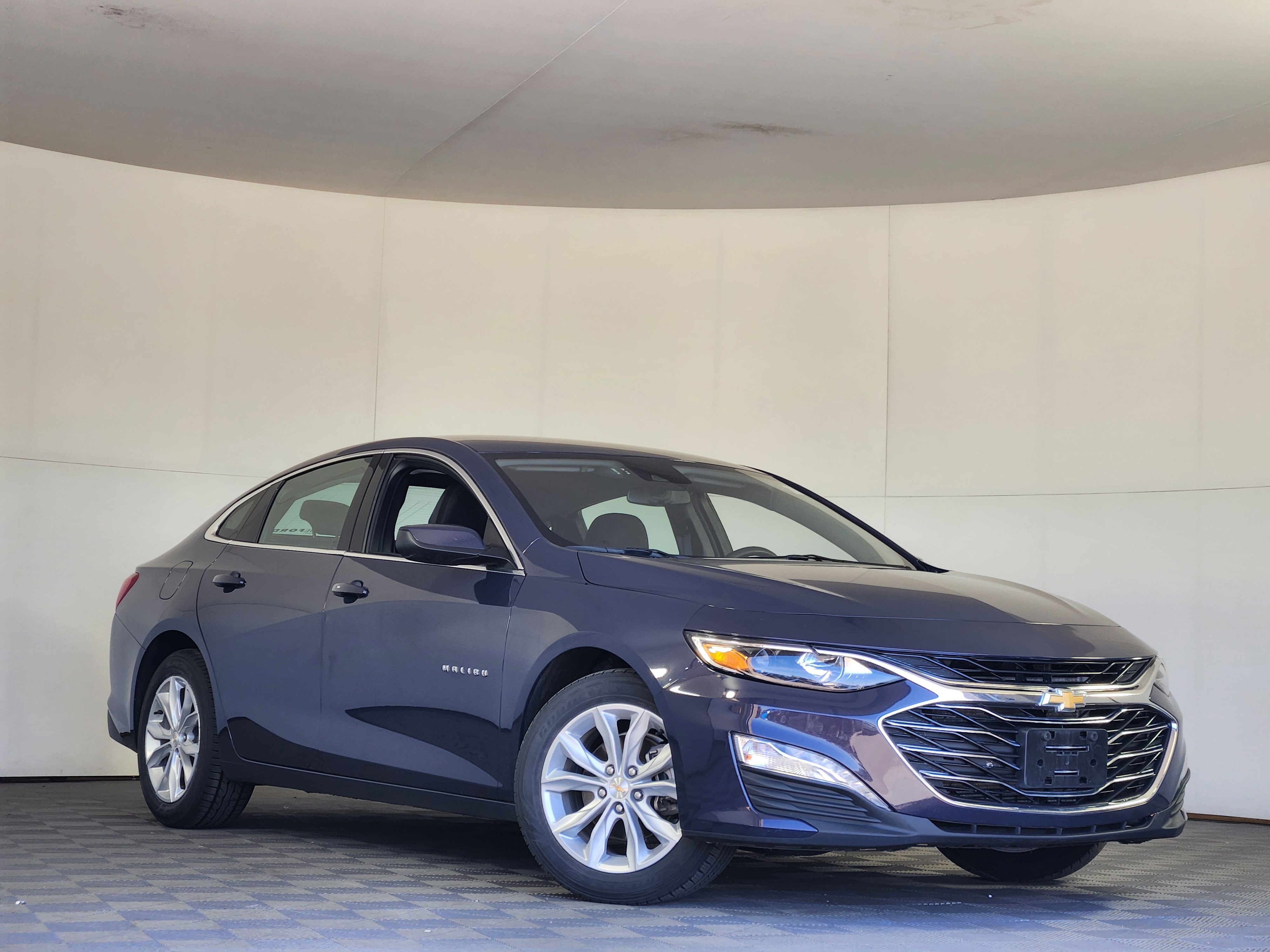 Used 2025 Chevrolet Malibu LT FWD image 1