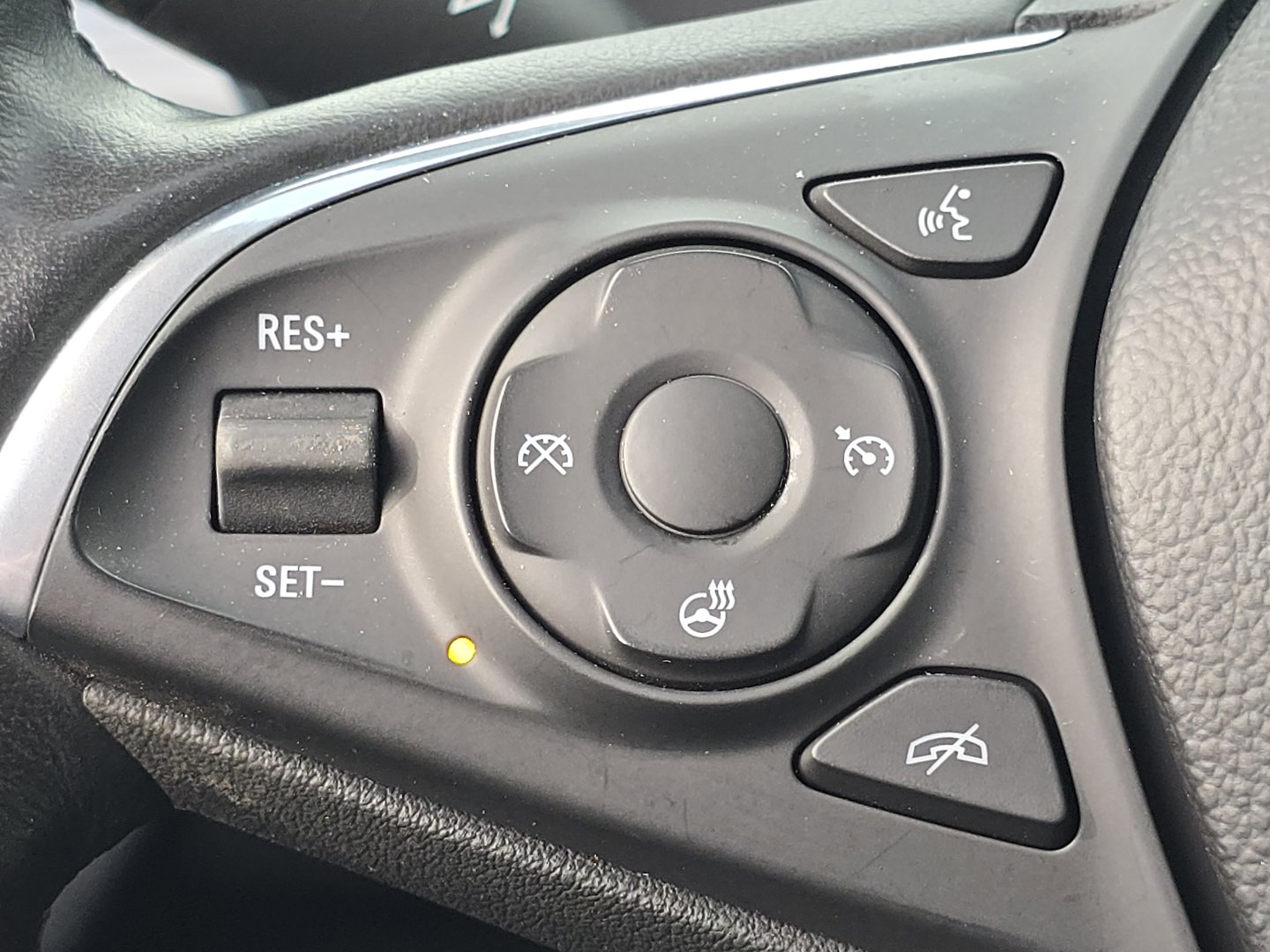 Used 2019 Buick Envision Essence image 32