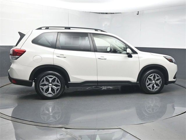 Used 2023 Subaru Forester Premium image 8