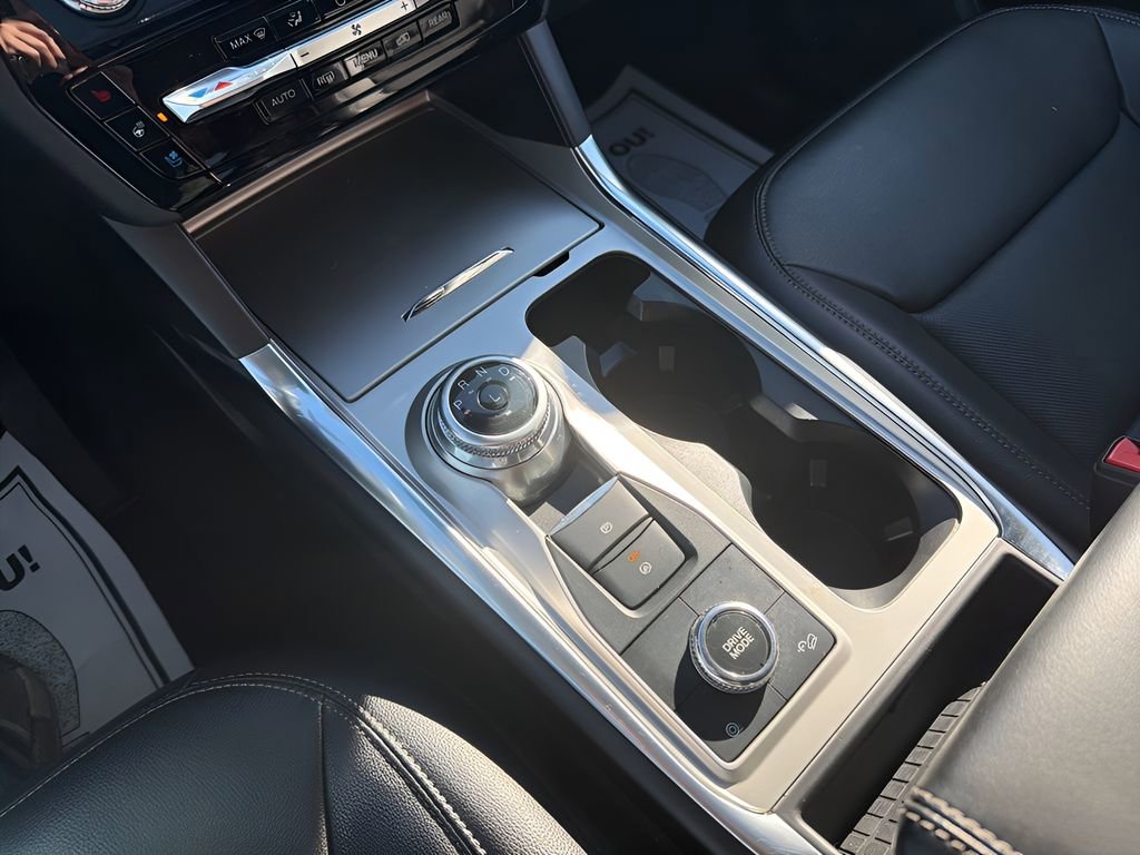 Used 2022 Ford Explorer Limited w/ Equipment Group 301A image 32