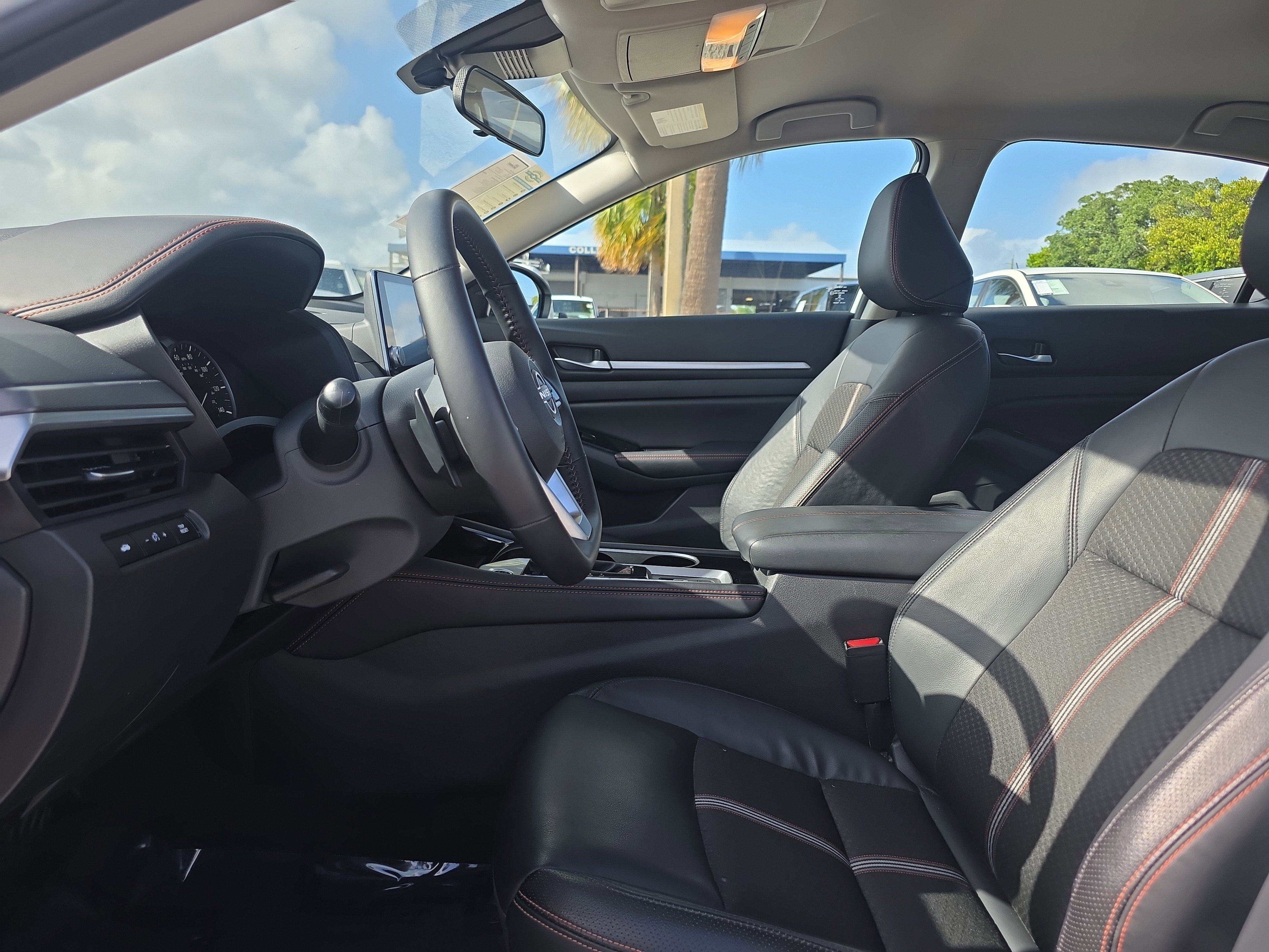 Used 2025 Nissan Altima 2.5 SR AWD/4WD image 28