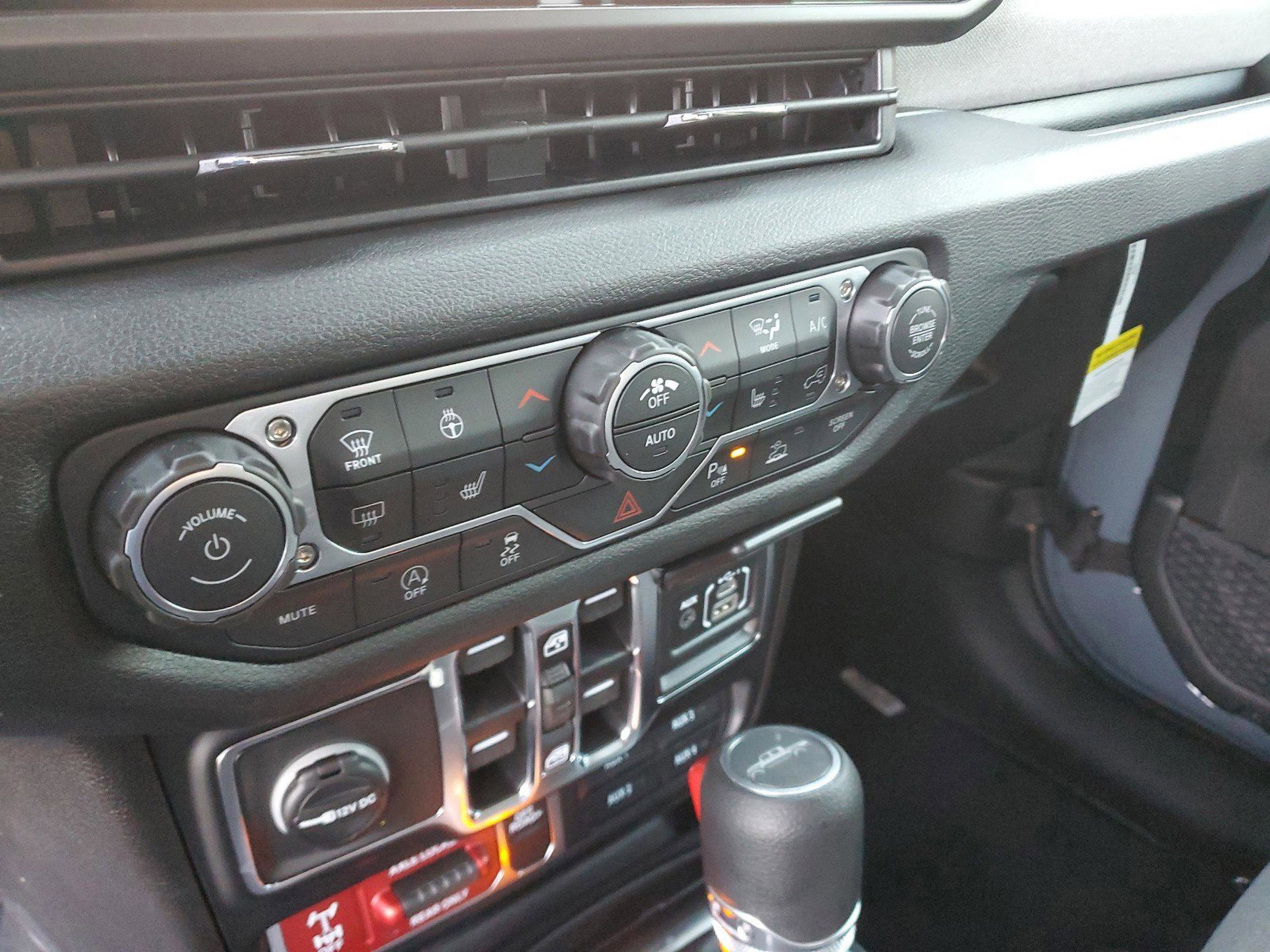New 2026 Jeep Gladiator Sport AWD/4WD image 8