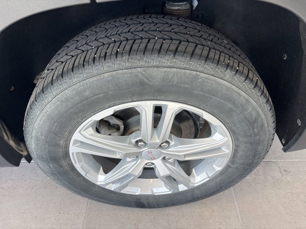 Used 2024 GMC Terrain SLE w/ Driver Convenience Package image 8