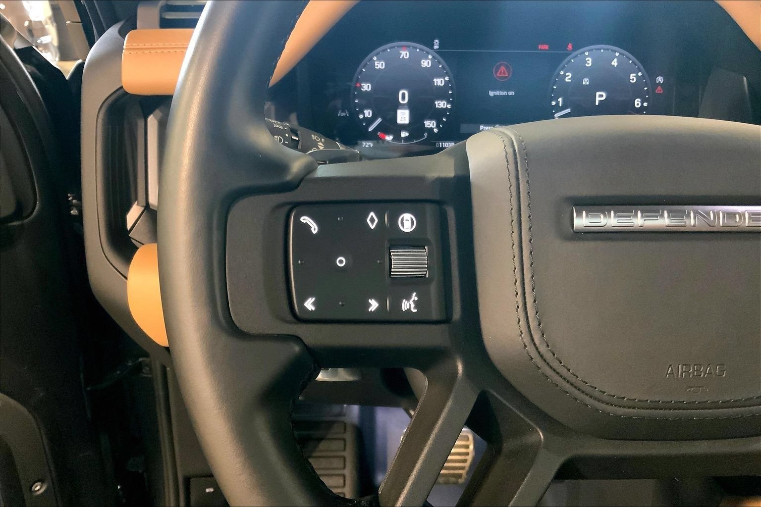 Certified 2025 Land Rover Defender 110 V8 AWD/4WD image 23