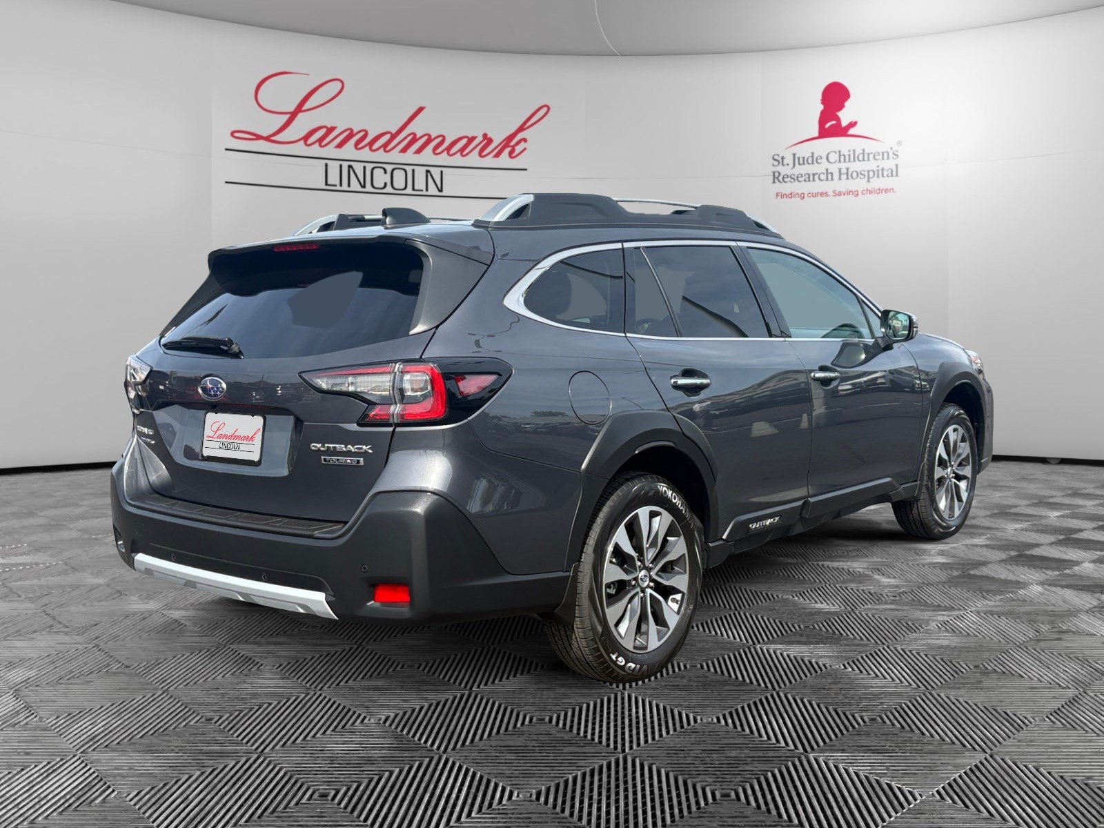 Used 2024 Subaru Outback Touring AWD/4WD image 5