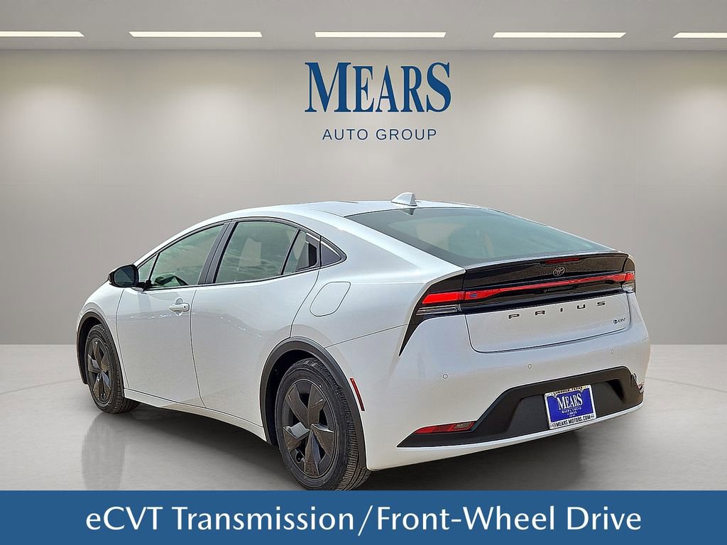 Used 2025 Toyota Prius LE image 4
