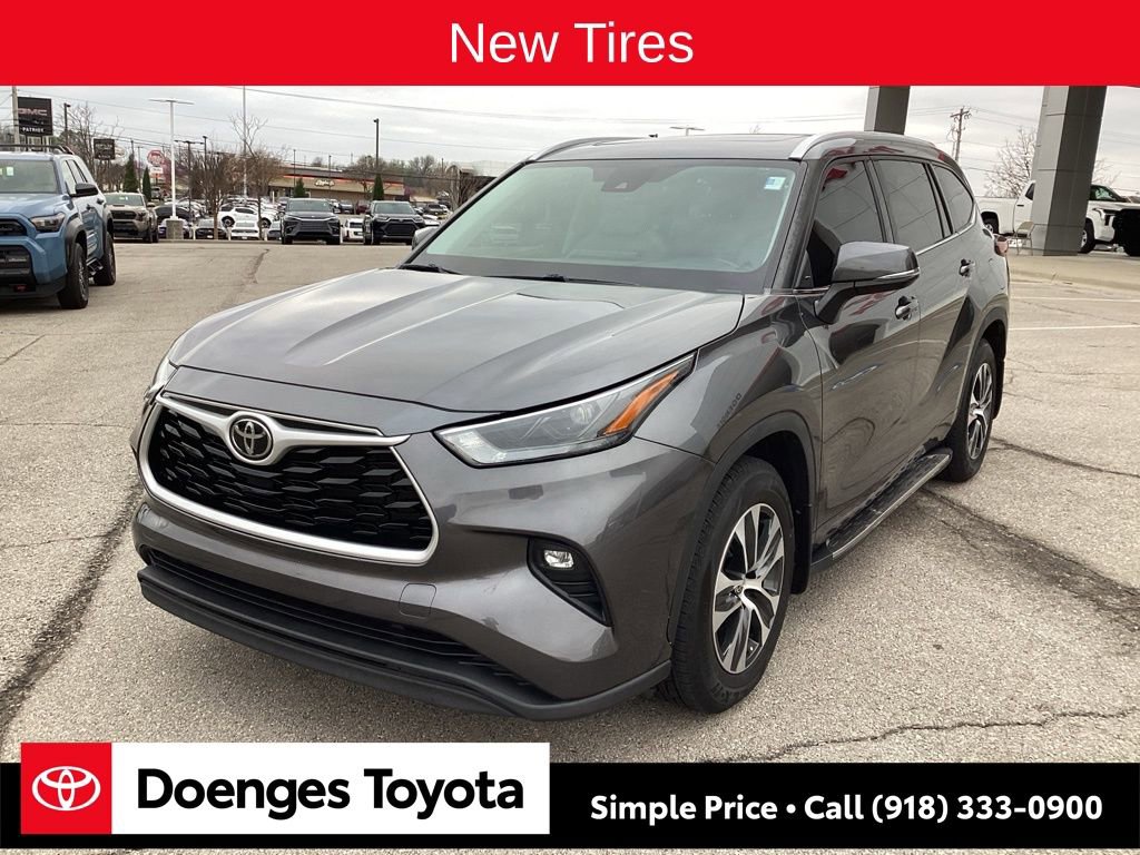 Used 2022 Toyota Highlander XLE image 3