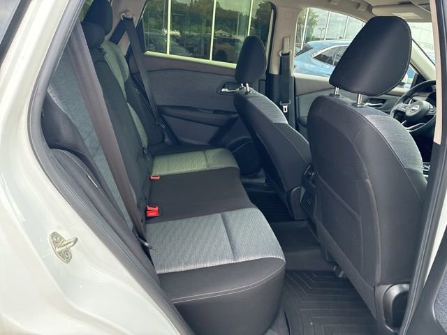 Used 2023 Nissan Rogue SV image 9