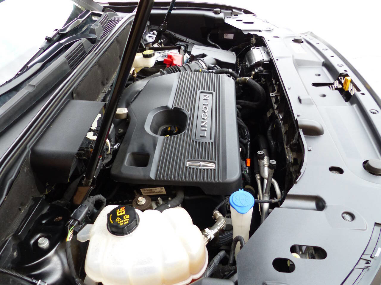 Used 2019 Lincoln Nautilus Premier AWD/4WD image 30