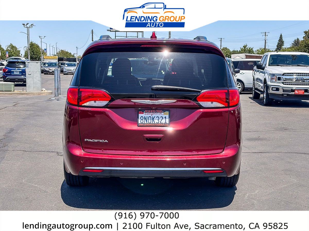 Used 2018 Chrysler Pacifica Touring-L FWD image 3