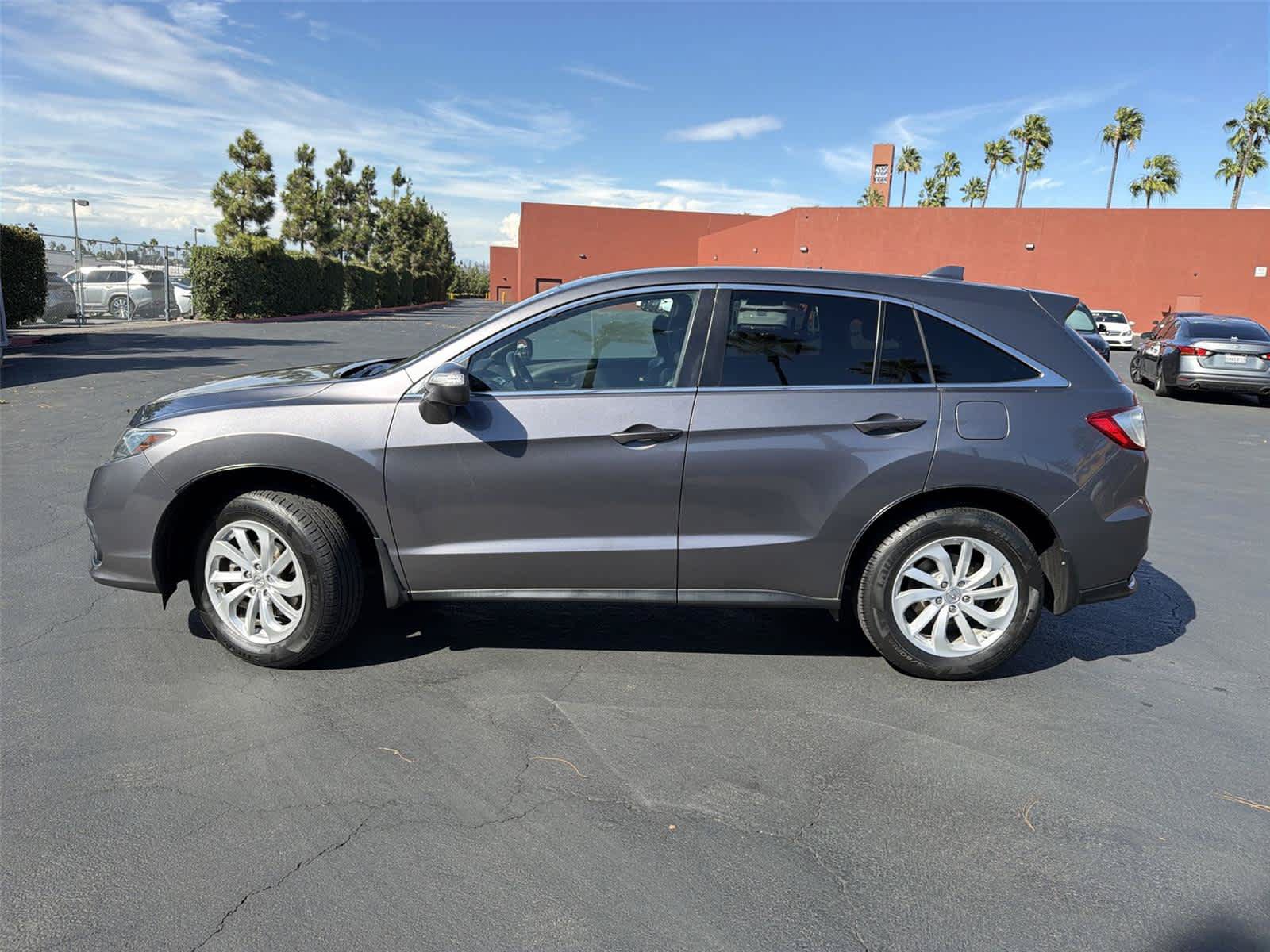 Used 2017 Acura RDX w/ Tech & AcuraWatch Plus Pack FWD image 3