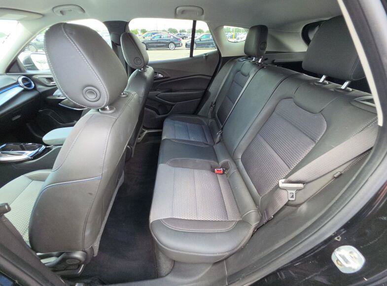 Used 2024 Chevrolet Trax LT FWD image 12