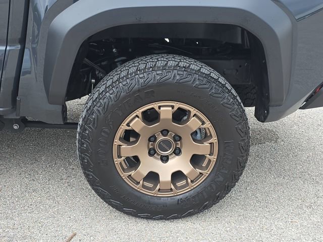 Used 2025 Toyota Tacoma Trailhunter image 32