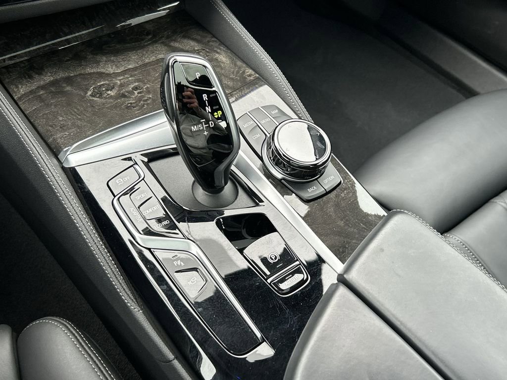 Used 2022 BMW M550i xDrive w/ Executive Package image 22