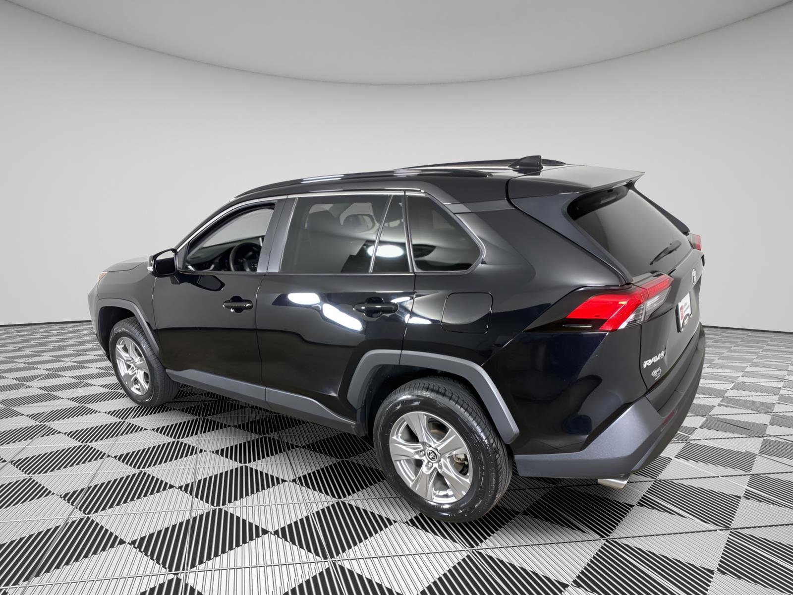 Used 2024 Toyota RAV4 XLE image 12
