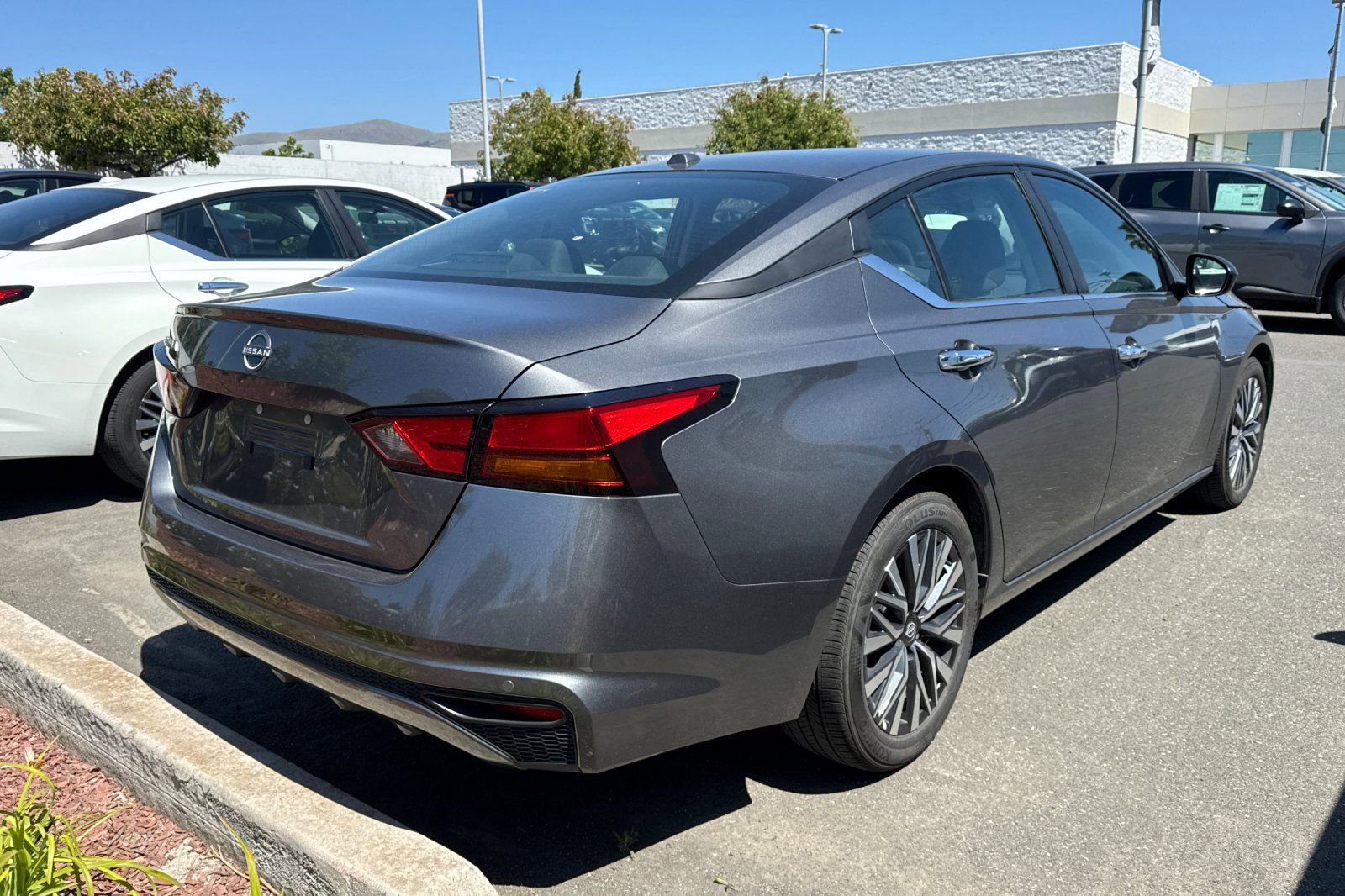 Certified 2025 Nissan Altima 2.5 SV FWD image 5