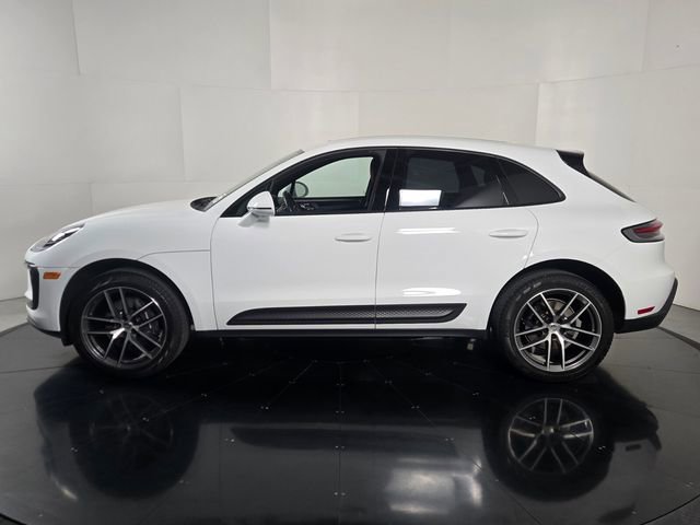 Used 2024 Porsche Macan image 3