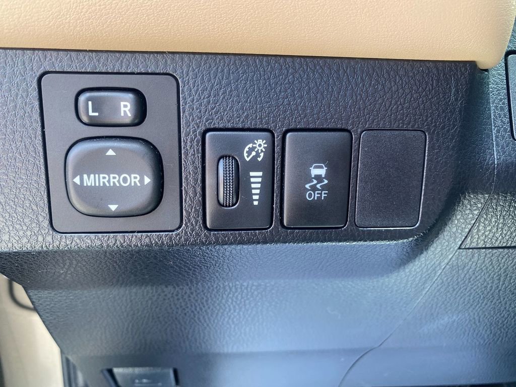 Used 2015 Toyota RAV4 XLE image 22