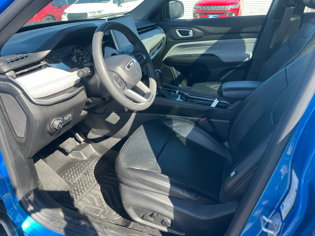 Used 2023 Jeep Compass Latitude w/ Sun and Sound Group image 11