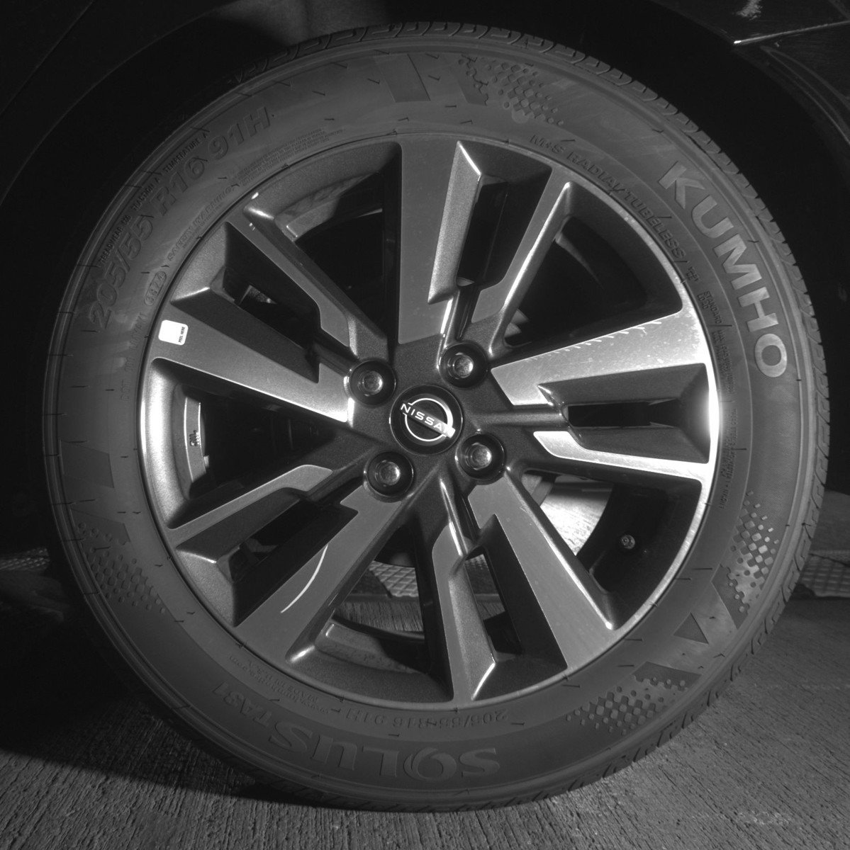 Used 2025 Nissan Versa SV image 14