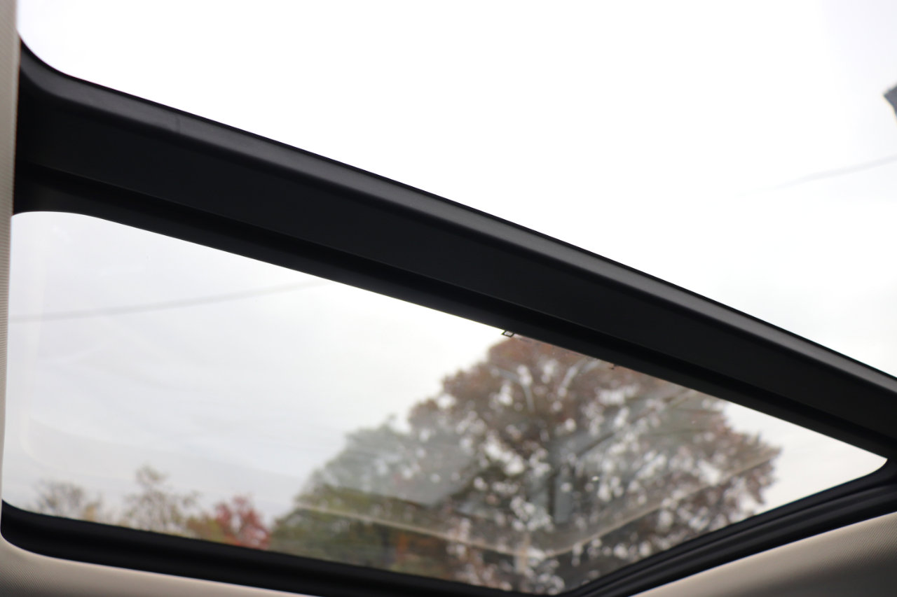 Used 2022 Buick Envision Avenir w/ Technology Package II image 21