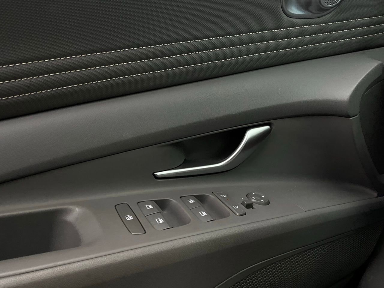 Used 2025 Hyundai Elantra SEL image 21