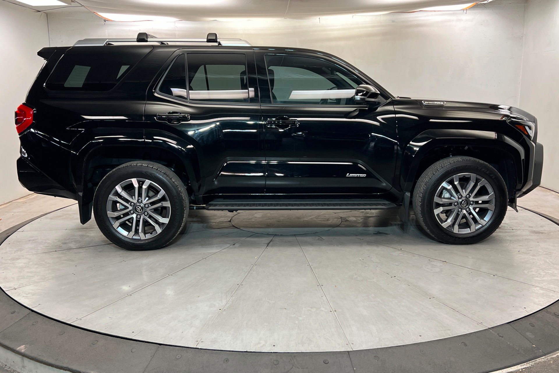 Used 2025 Toyota 4Runner Limited w/ Tow Technology Package AWD/4WD image 7