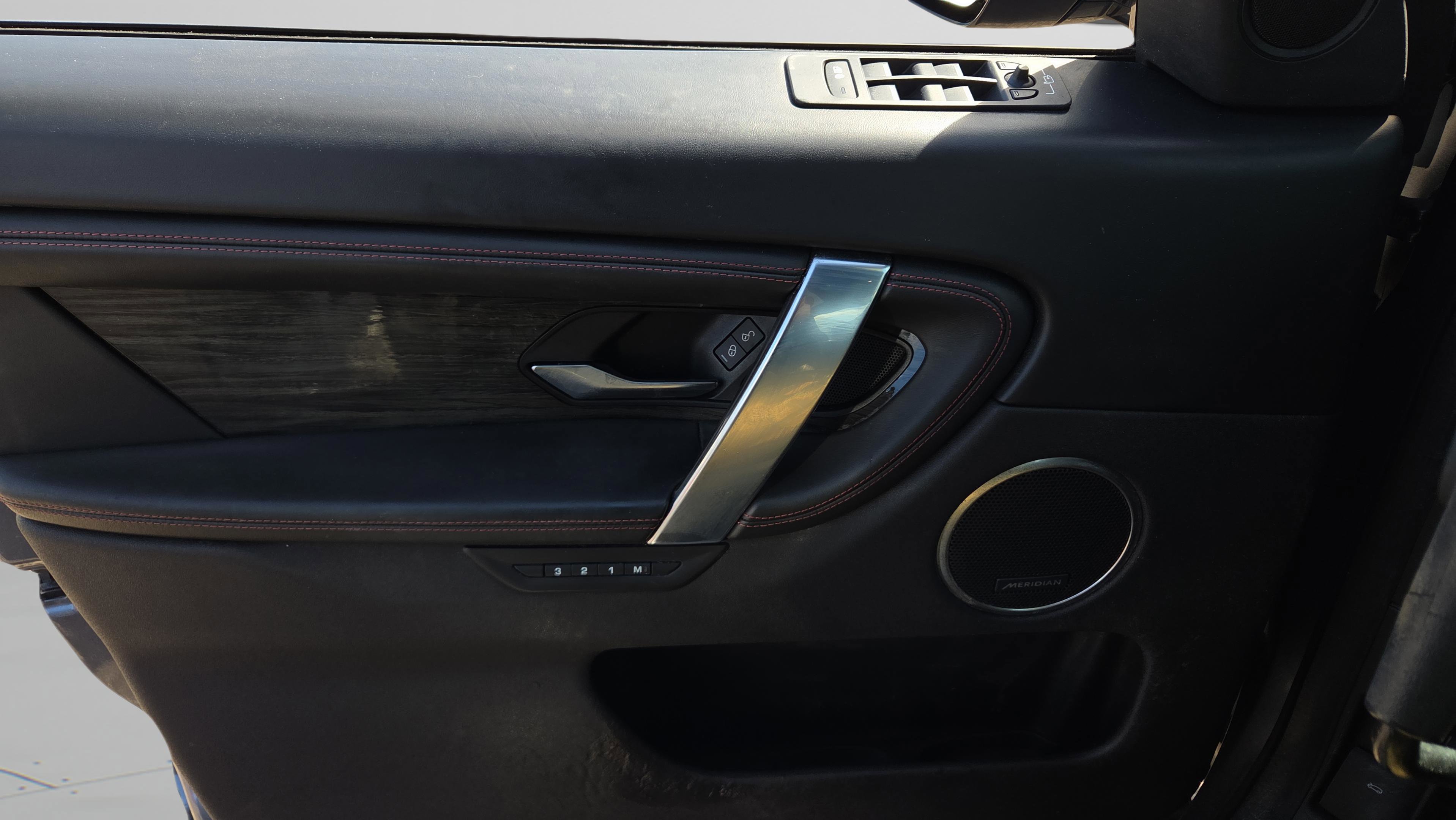 Used 2020 Land Rover Discovery Sport SE R-Dynamic image 27