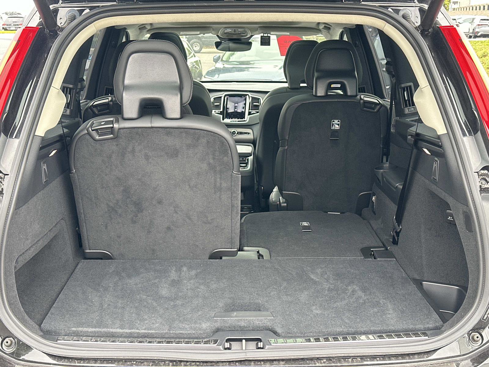 Certified 2024 Volvo XC90 B6 Ultimate w/ Lounge Package image 24