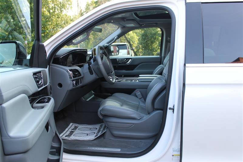 Used 2018 Lincoln Navigator Reserve w/ Technology Package AWD/4WD image 10