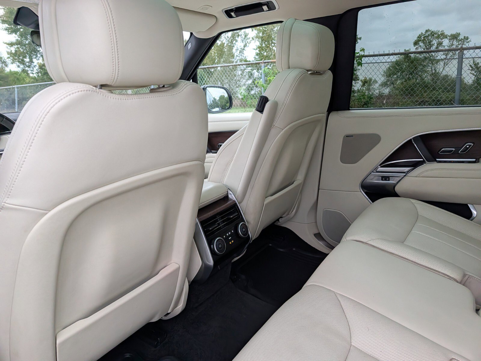 Used 2023 Land Rover Range Rover Long Wheelbase SE AWD/4WD image 20