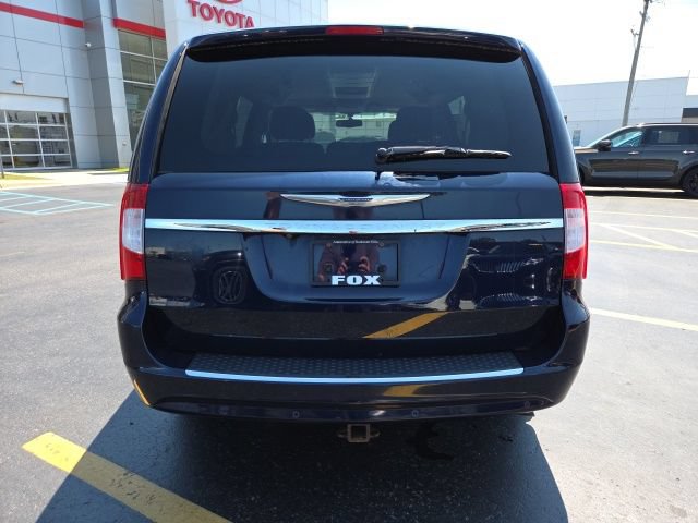 Used 2012 Chrysler Town & Country Touring-L w/ Driver Convenience Group FWD image 6