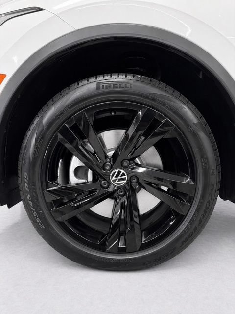 Used 2023 Volkswagen Tiguan SE R-Line AWD/4WD image 10