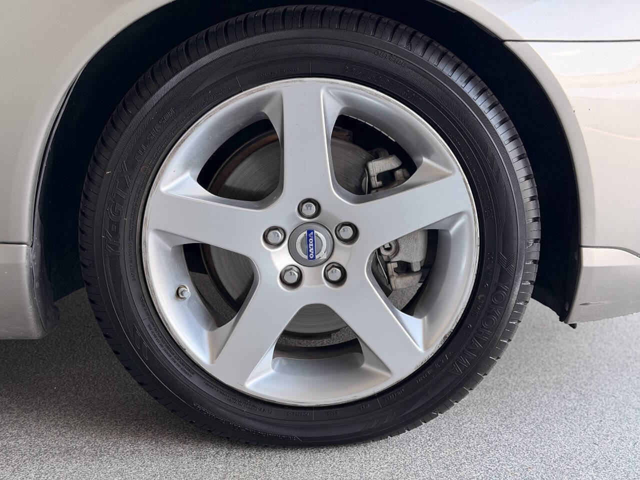 Used 2010 Volvo V70 FWD image 37