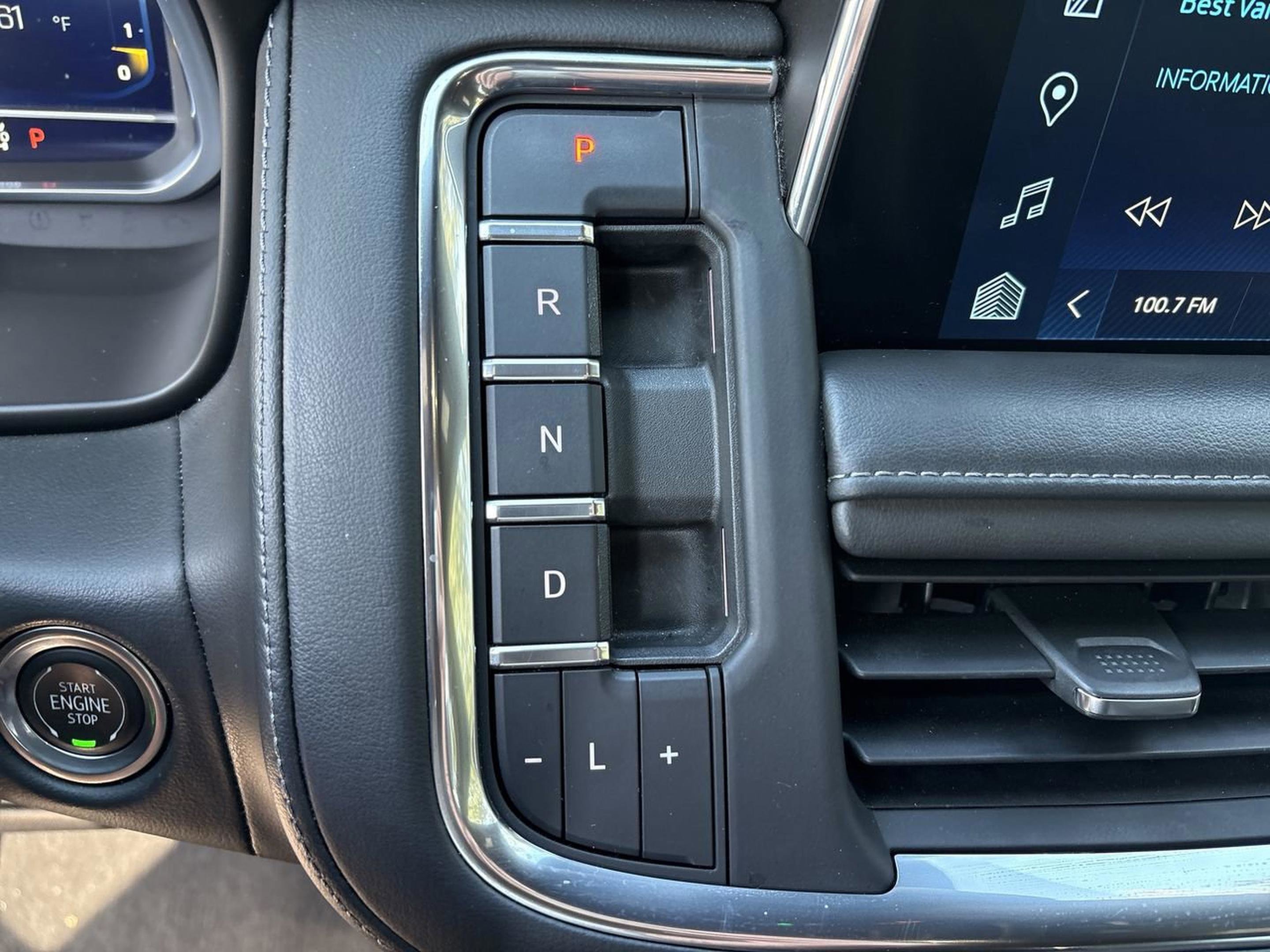 Used 2023 Chevrolet Suburban Z71 w/ Luxury Package image 17