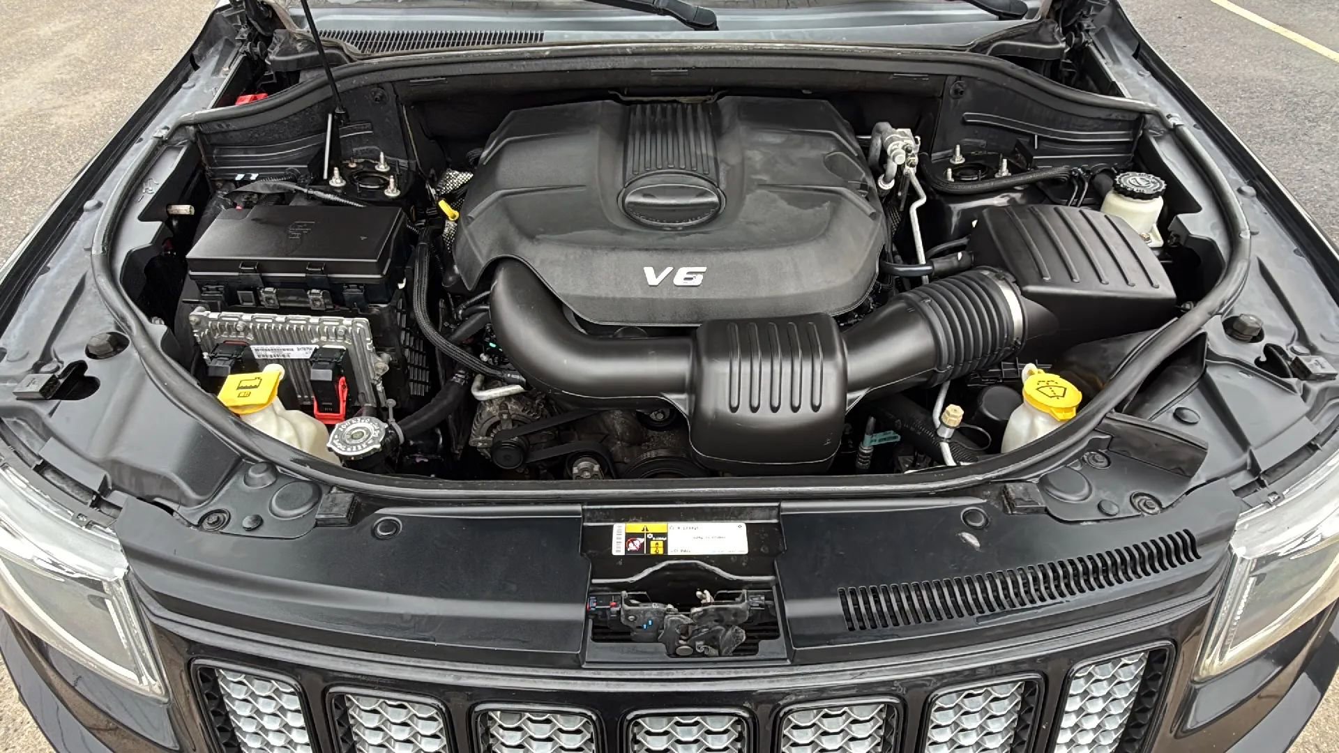 Used 2015 Jeep Grand Cherokee Altitude AWD/4WD image 23