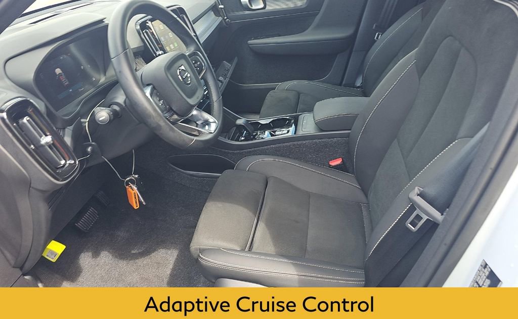 Used 2025 Volvo XC40 B5 Plus image 7