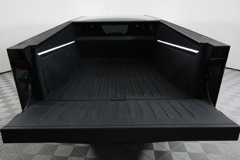 Used 2024 Tesla Cybertruck AWD Crew Cab image 9